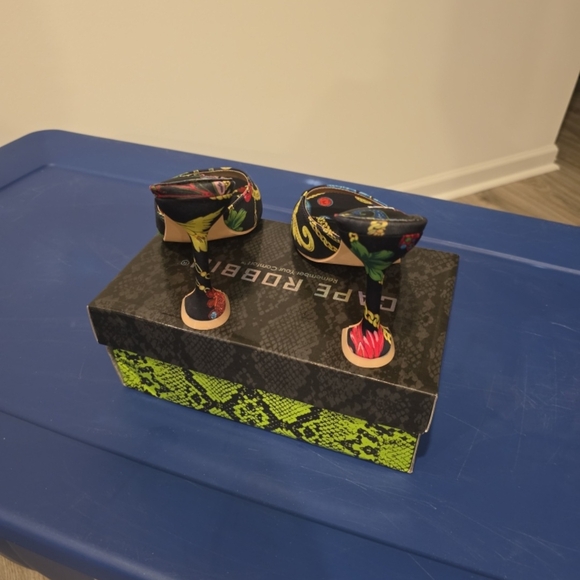 Cape Robbin Black Multicolor Heels - Picture 4 of 7